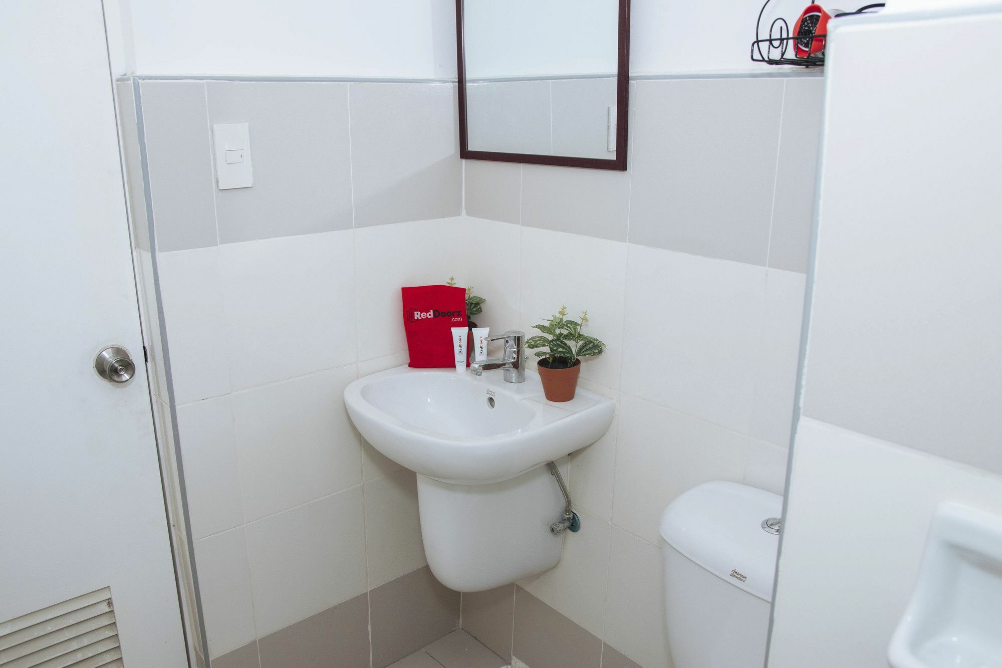 Reddoorz Plus @ Buendia Ave Makati 马卡蒂 外观 照片